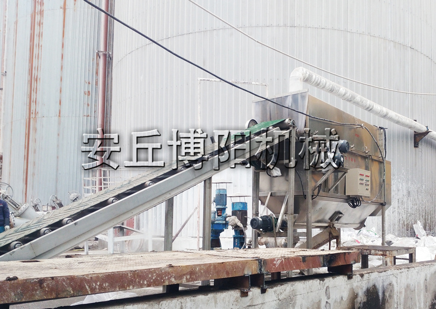 片堿自動拆包機應該如何做好養護工作？