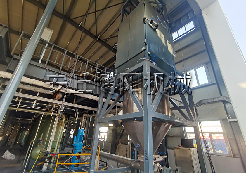 硝酸鈉噸袋拆袋機(jī)為什么備受大家的喜愛(ài)？